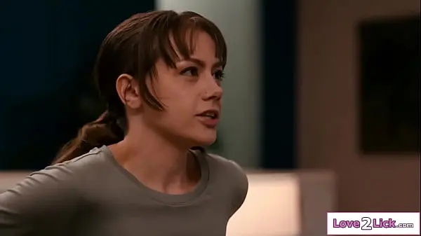 Big Tits MILF Kiki Daire Fingers Petite Babe and Rims Her